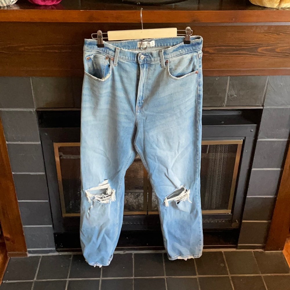 NWT A&F Ankle Straight Jeans- Size 31 Long